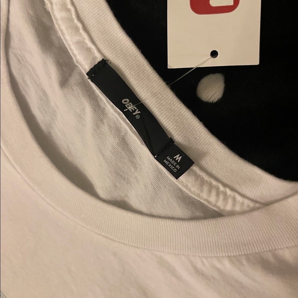 Obey T-Shirt.    M - Picture 4 of 9